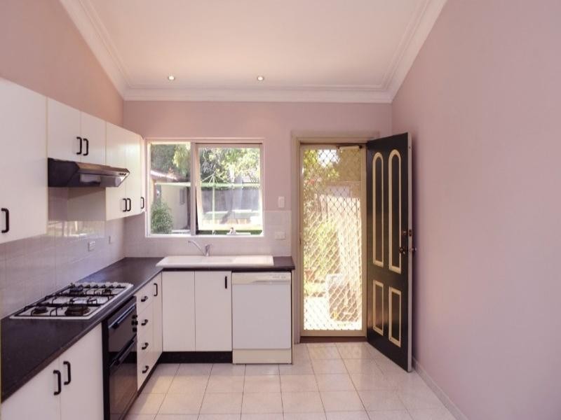 8 Bolton Street, Guildford NSW 2161