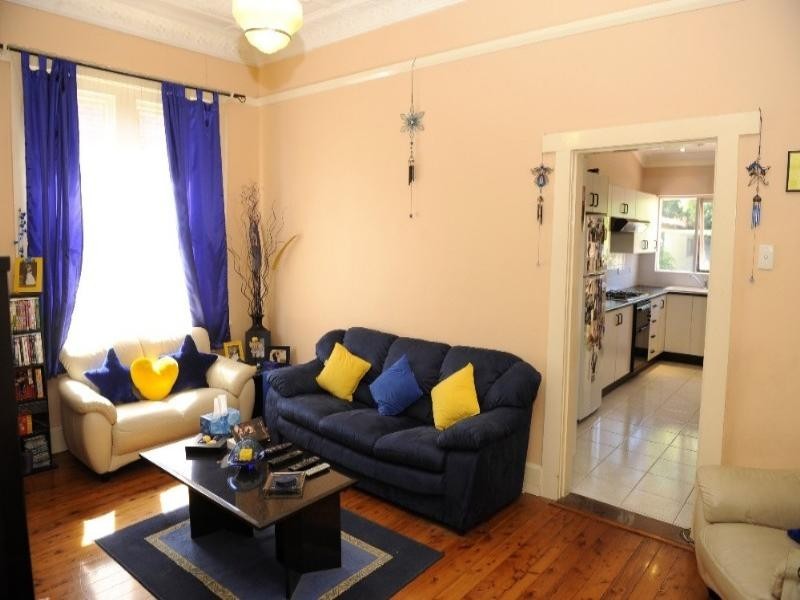 8 Bolton Street, Guildford NSW 2161