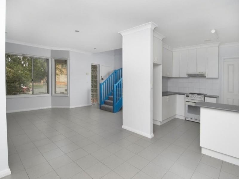 2/165 Burnett Street, Mays Hill NSW 2145