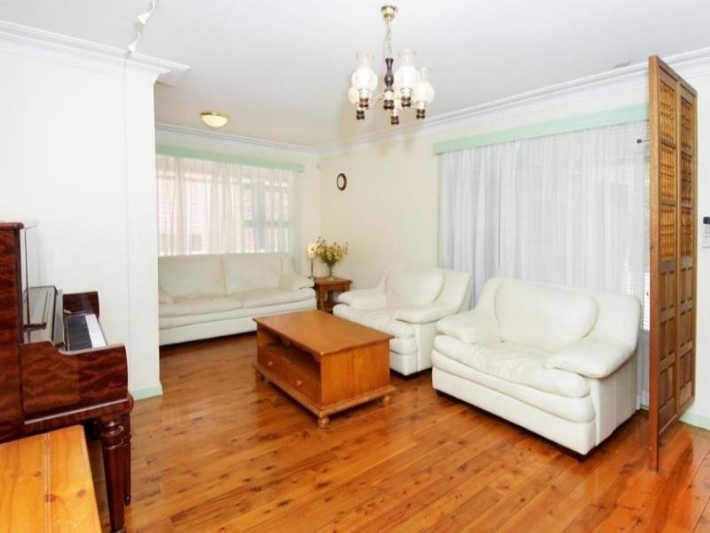 8 Mills Street, Merrylands NSW 2160