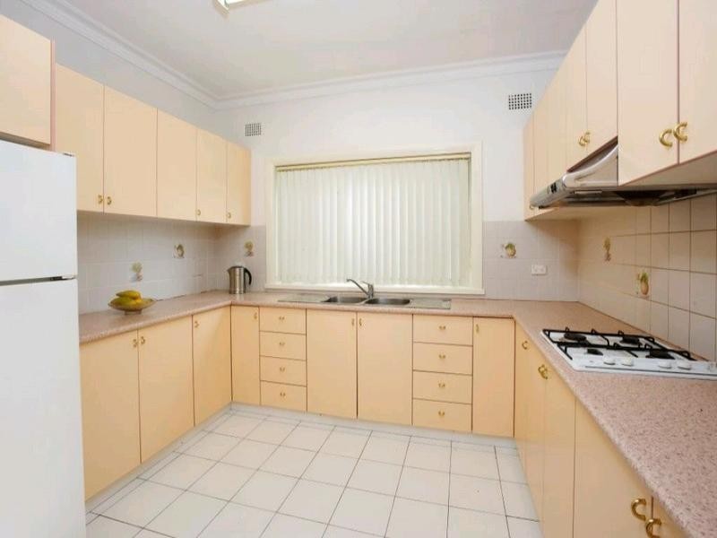 18 Church Avenue, Westmead NSW 2145