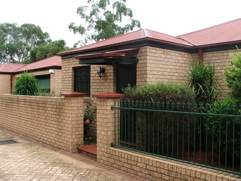 9/27 Ballendella Road, Toongabbie NSW 2146