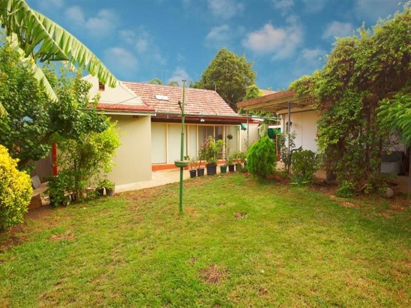 18 Church Avenue, Westmead NSW 2145