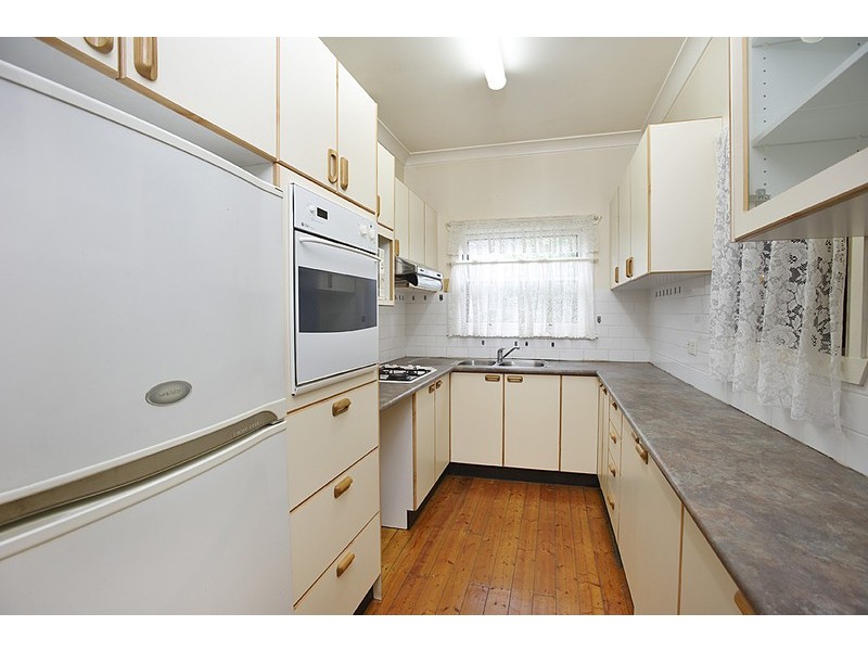 82 Amos Street, Westmead NSW 2145