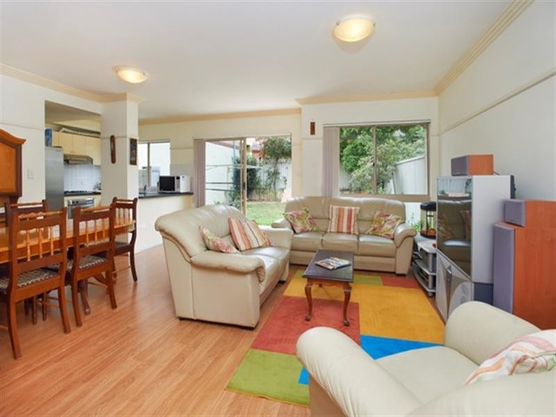 2/11-17 Banks Street, Mays Hill NSW 2145