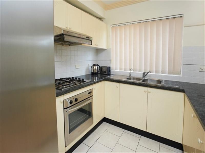 2/11-17 Banks Street, Mays Hill NSW 2145