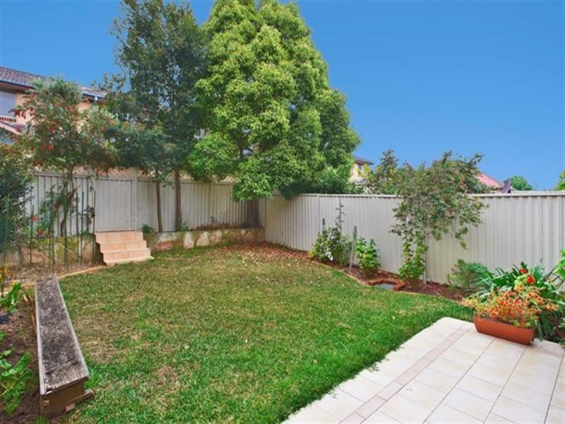 2/11-17 Banks Street, Mays Hill NSW 2145