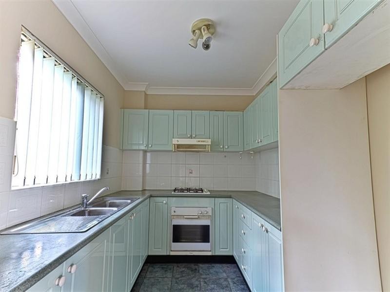 2/18 Sherwood Road, Merrylands West NSW 2160