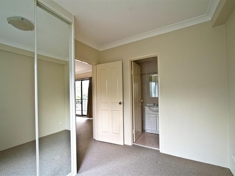 2/18 Sherwood Road, Merrylands West NSW 2160