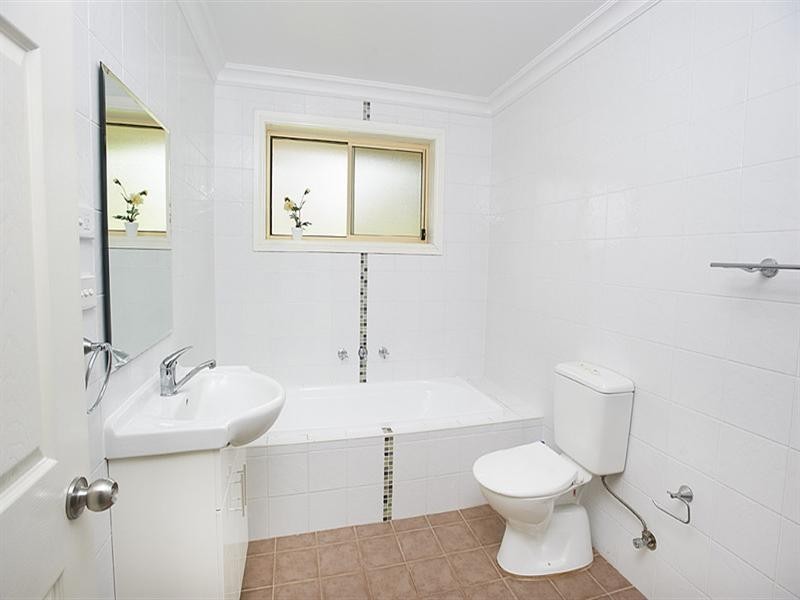 6 Austral Avenue, Westmead NSW 2145