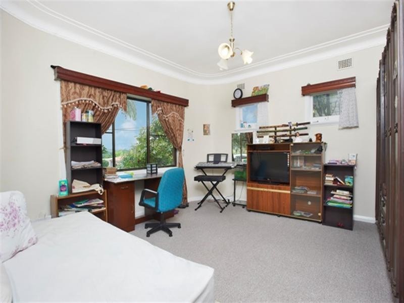 50 Moree Avenue, Westmead NSW 2145