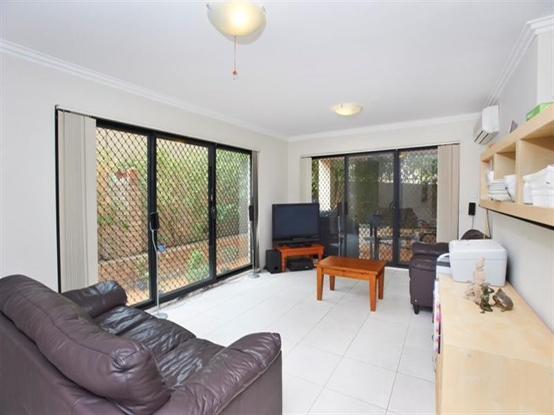 8/12 Murray Street, Northmead NSW 2152