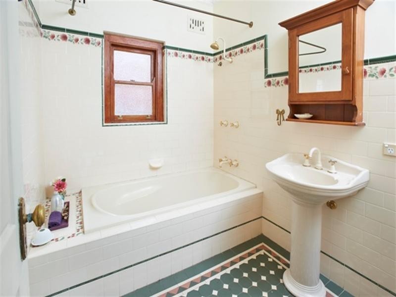 2 Anderson Street, Westmead NSW 2145