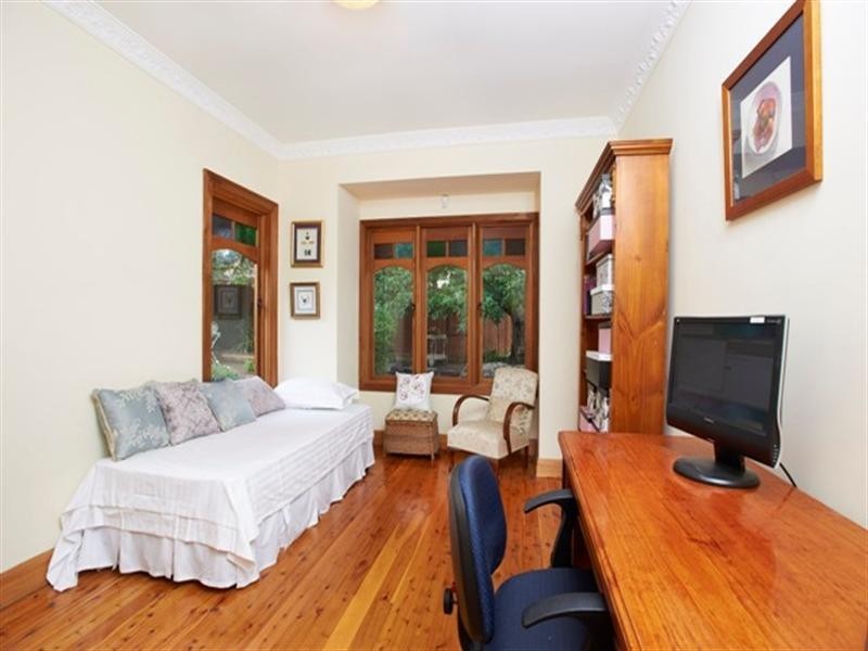 2 Anderson Street, Westmead NSW 2145