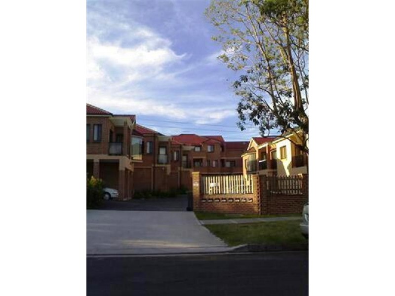 8/27-31 Windermere Avenue, Northmead NSW 2152