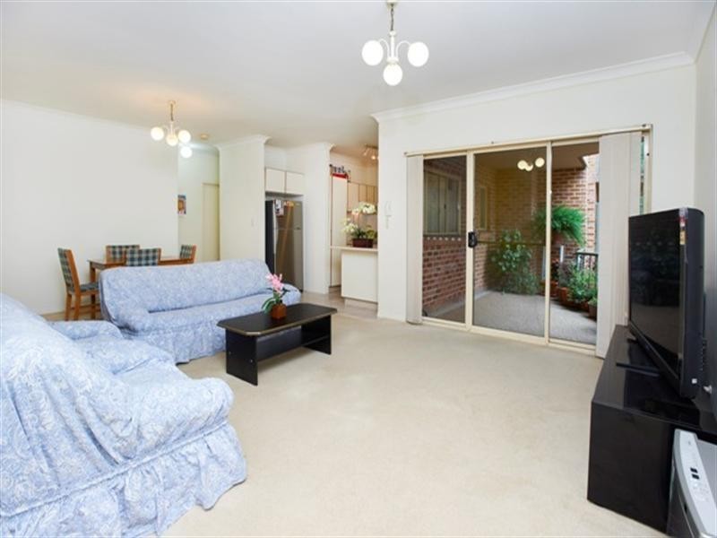 2/221-223 Dunmore Street, Pendle Hill NSW 2145