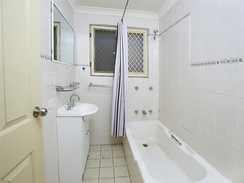 2/142A Good Street, Harris Park NSW 2150