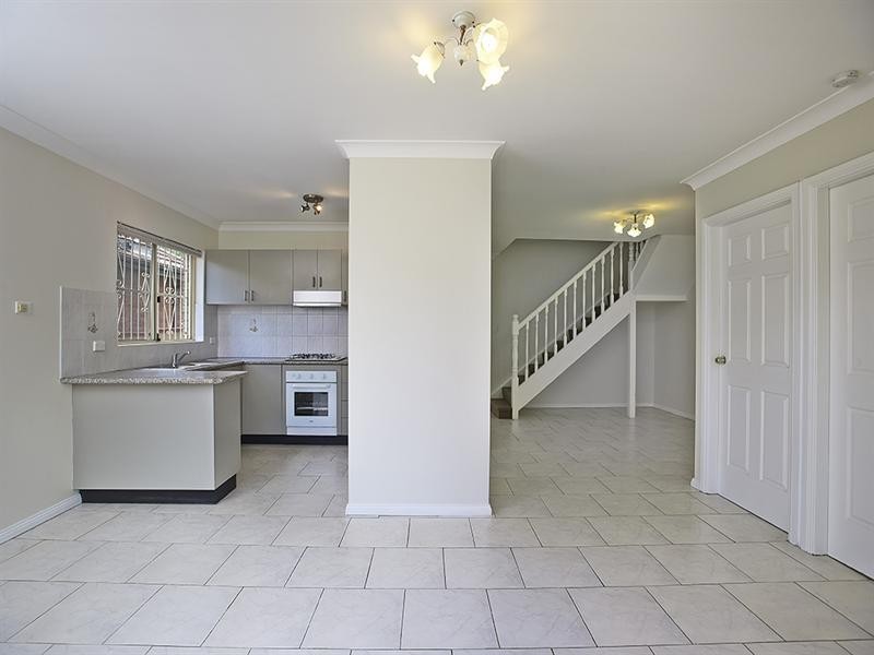 2/14 Milner Road, Guildford NSW 2161