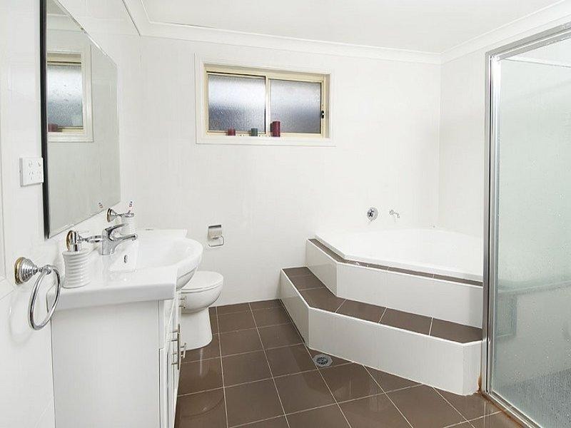 15 Dungara Drive, Pemulwuy NSW 2145