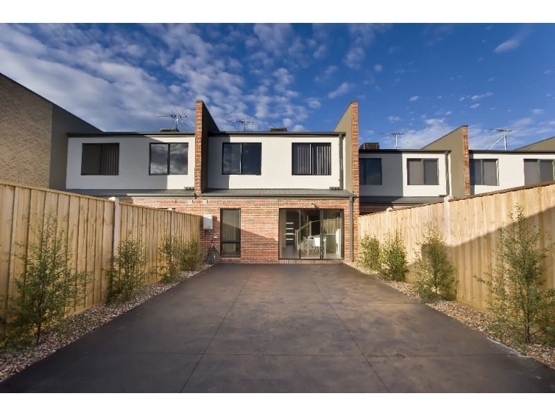 49 Swamphen Drive, Williams Landing VIC 3027