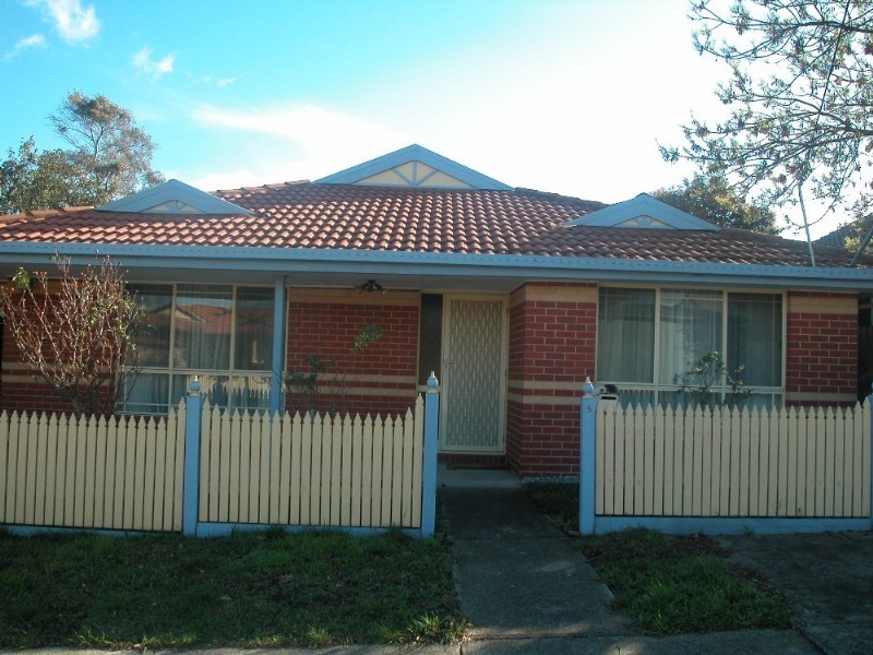 5 The Avenue, Oak Park VIC 3046