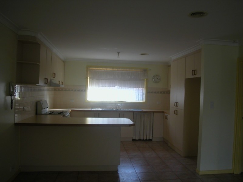 5 The Avenue, Oak Park VIC 3046