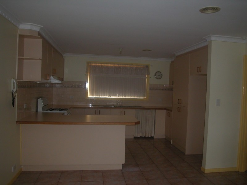 5 The Avenue, Oak Park VIC 3046