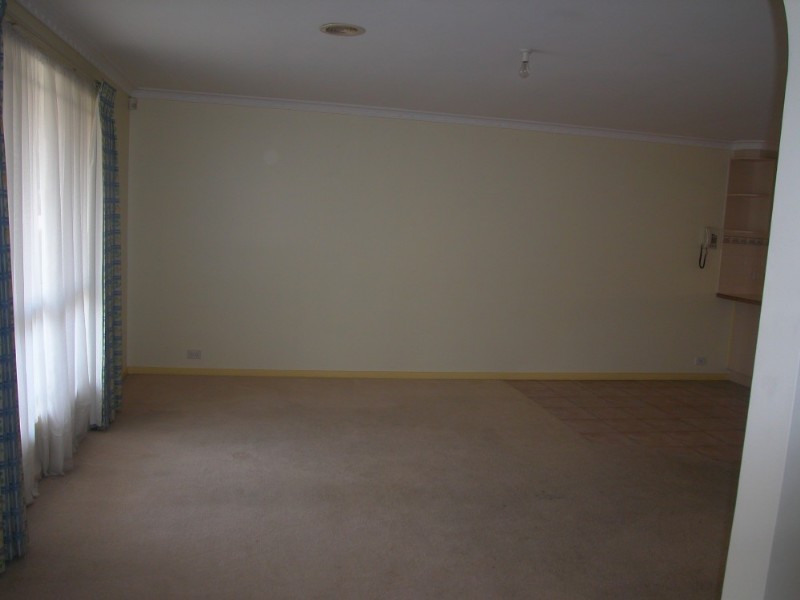 5 The Avenue, Oak Park VIC 3046