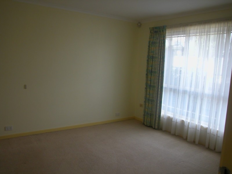 5 The Avenue, Oak Park VIC 3046