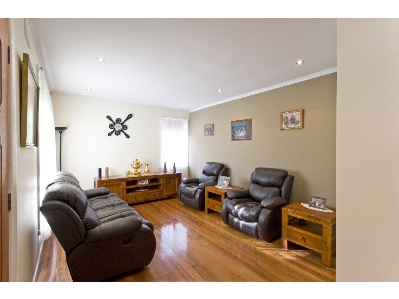 70 Leonard Avenue, Glenroy VIC 3046