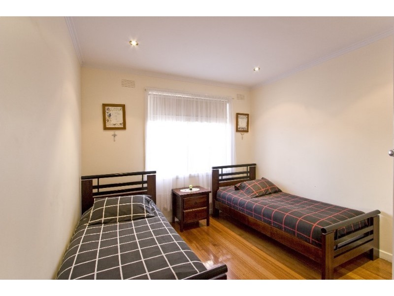 70 Leonard Avenue, Glenroy VIC 3046