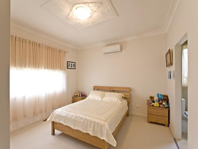 21 Chenies Street, Reservoir VIC 3073