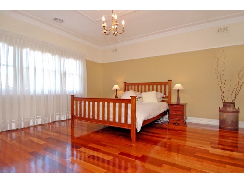 9 Sunshine Street, Pascoe Vale VIC 3044