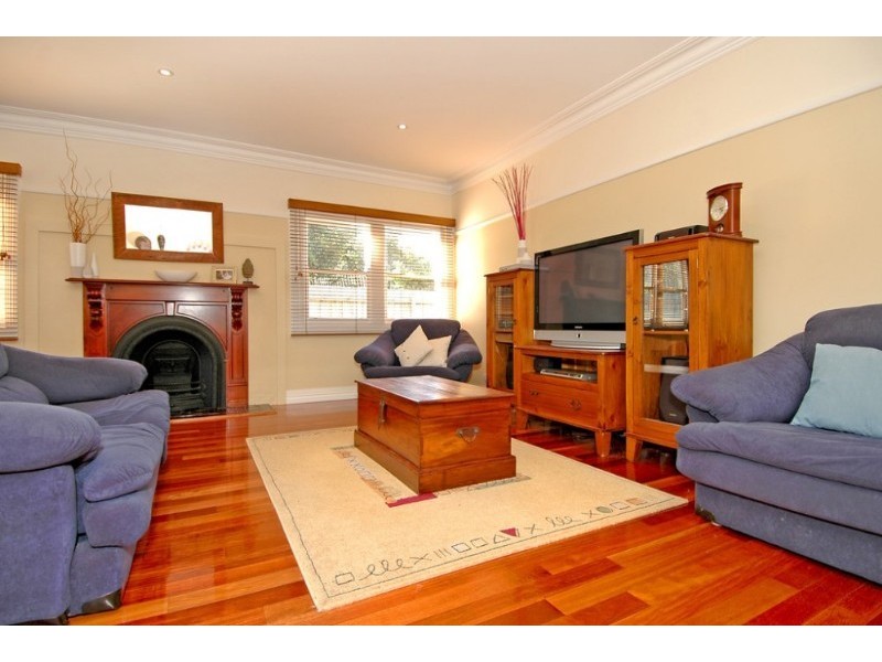 9 Sunshine Street, Pascoe Vale VIC 3044