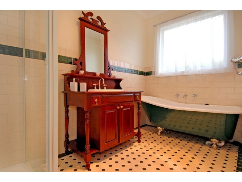 9 Sunshine Street, Pascoe Vale VIC 3044