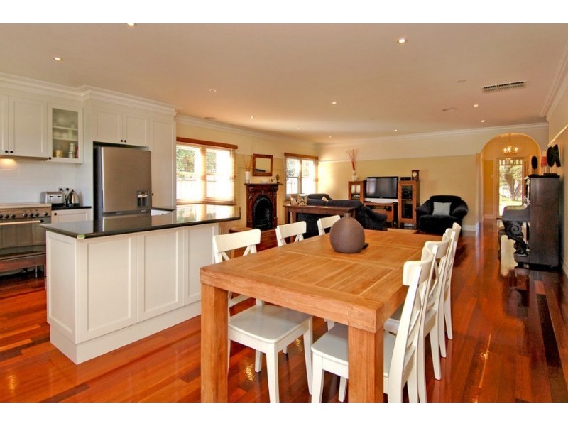 9 Sunshine Street, Pascoe Vale VIC 3044