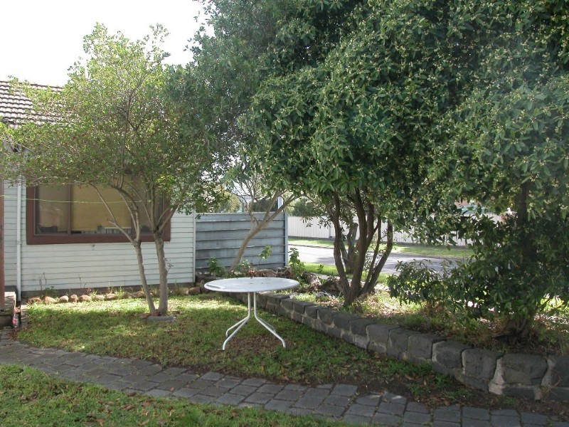 11 Plumpton Avenue, Oak Park VIC 3046