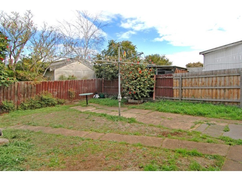 17 Disraeli Grove, Pascoe Vale South VIC 3044