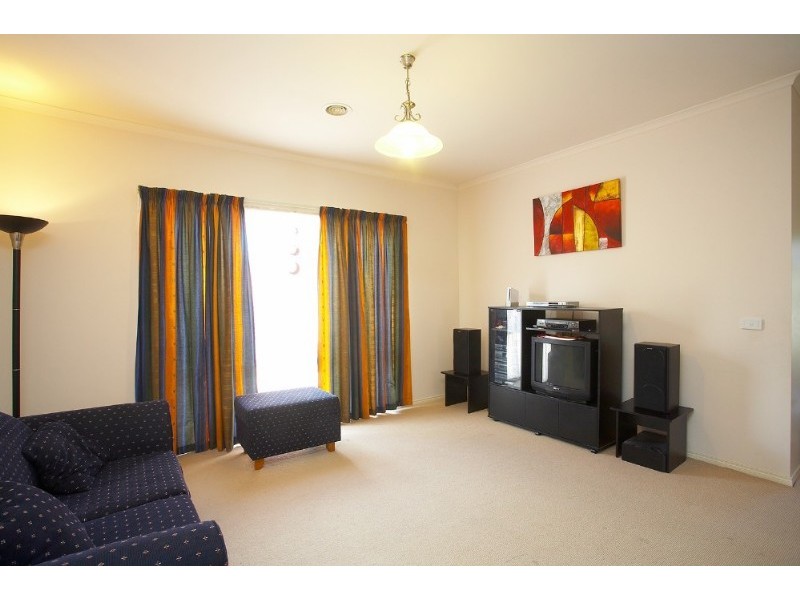 35 Lanark Way, Gowanbrae VIC 3043