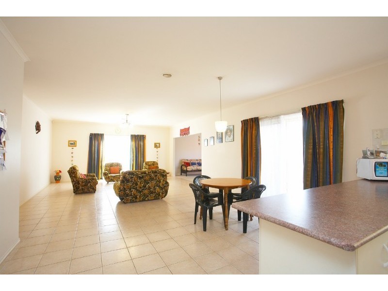 35 Lanark Way, Gowanbrae VIC 3043