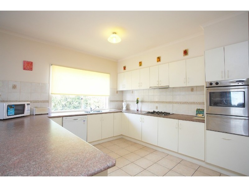 35 Lanark Way, Gowanbrae VIC 3043