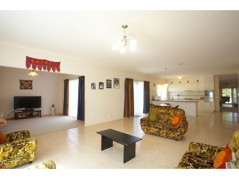 35 Lanark Way, Gowanbrae VIC 3043