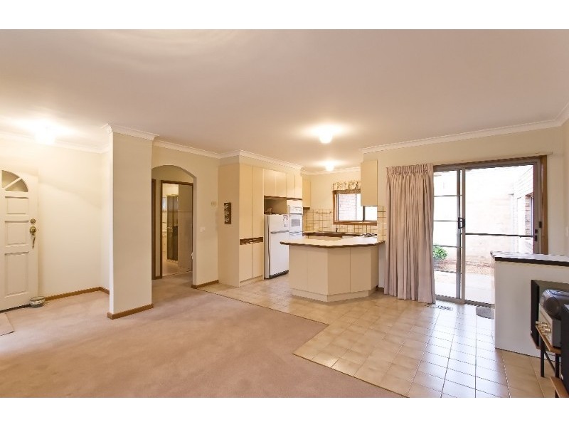 2/98 Northumberland Road, Pascoe Vale VIC 3044