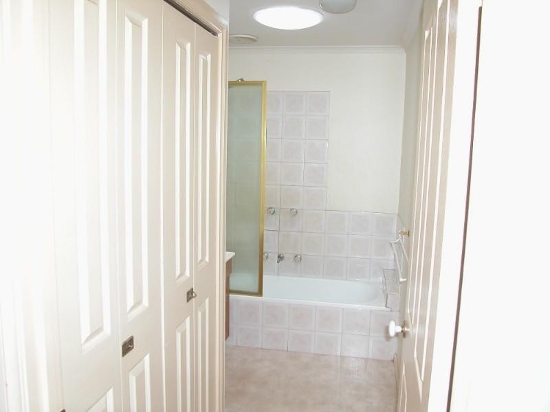 2/94 Railway Parade, Pascoe Vale VIC 3044