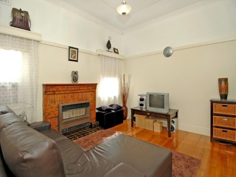 17 Disraeli Grove, Pascoe Vale South VIC 3044