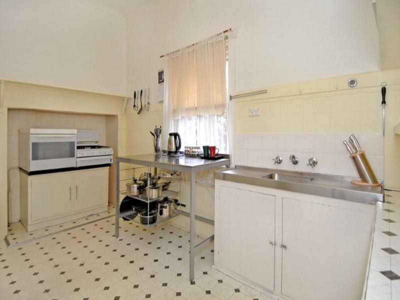 17 Disraeli Grove, Pascoe Vale South VIC 3044