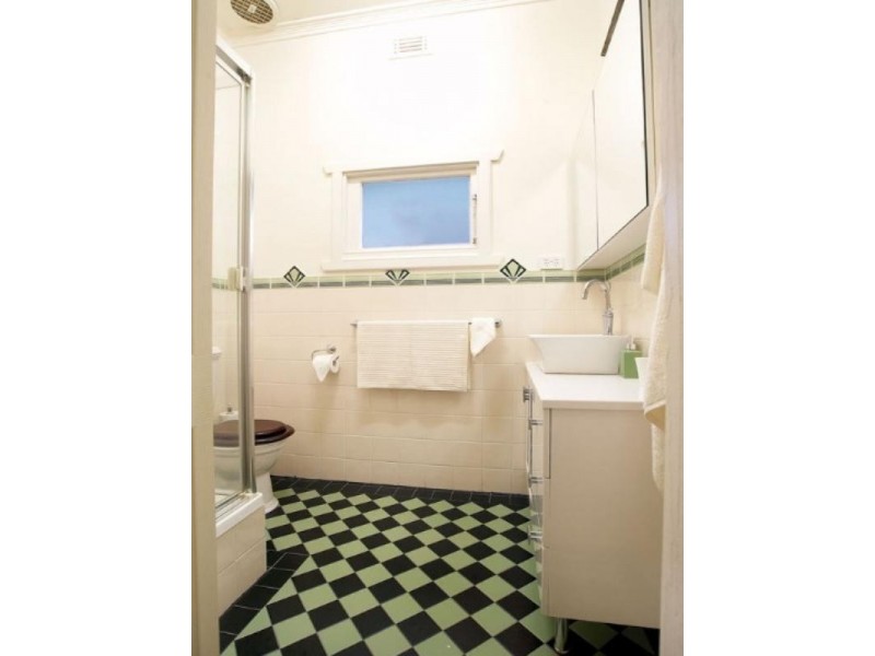 17 Disraeli Grove, Pascoe Vale South VIC 3044