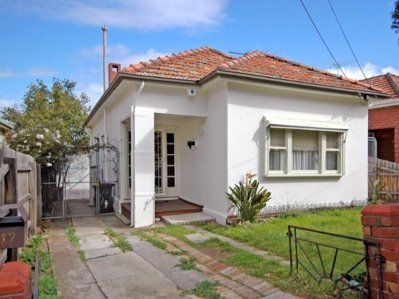 17 Disraeli Grove, Pascoe Vale South VIC 3044