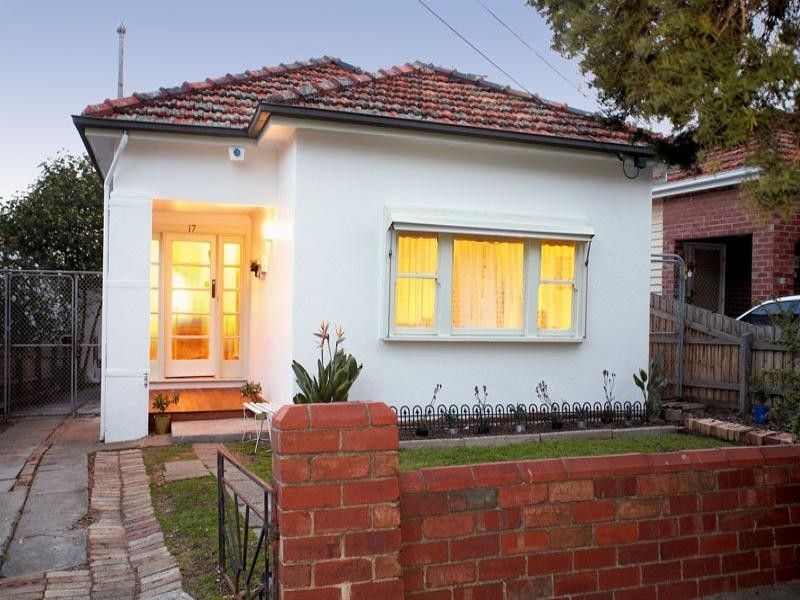 17 Disraeli Grove, Pascoe Vale South VIC 3044