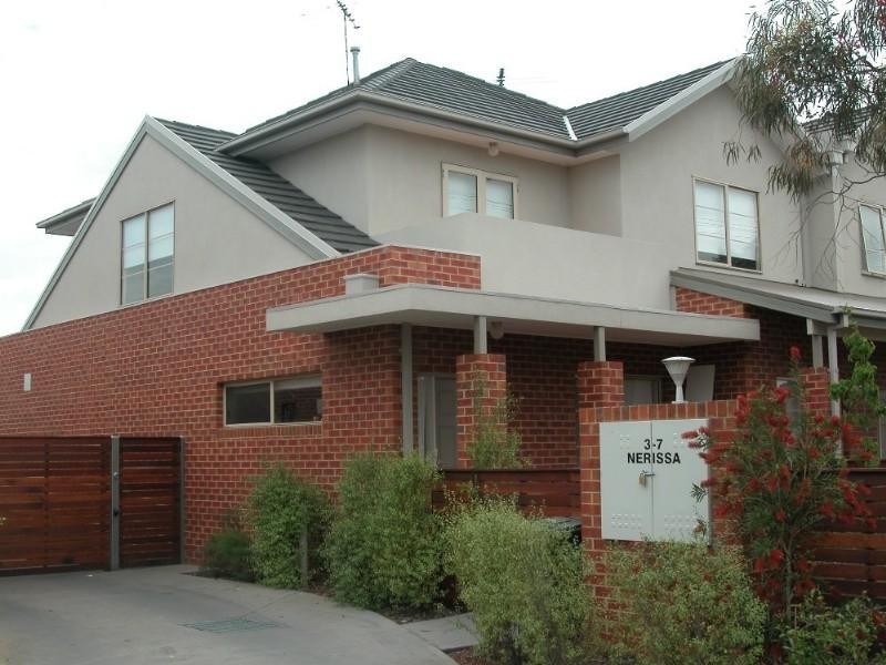2/3 Nerissa Grove, Oak Park VIC 3046